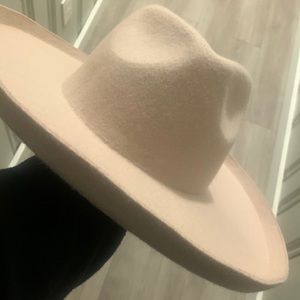 Universal Thread hat in cream color